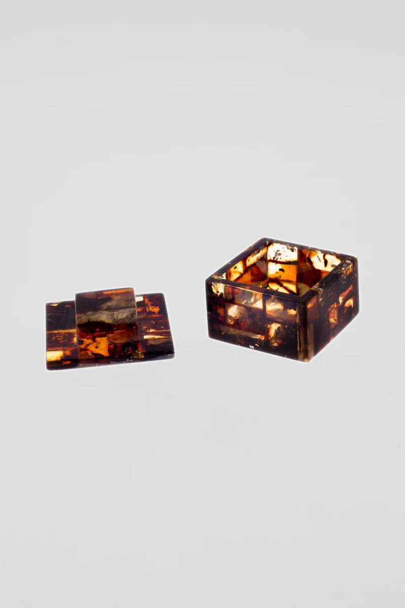 Cherry and cognac mosaic amber box, 4.7 cm x 4.7 cm x 3.3 cm-BB1001